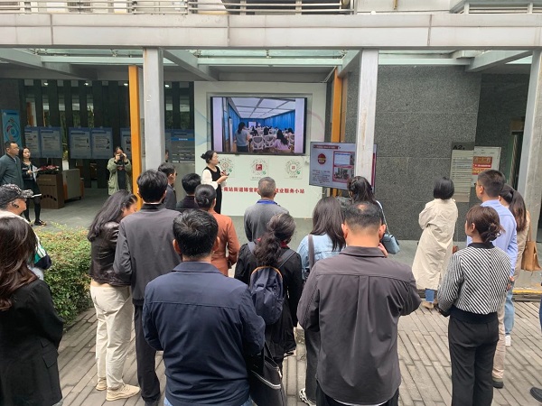 再獲點(diǎn)贊! 成都市委辦公廳、市政府辦公廳和市人社局相關(guān)領(lǐng)導(dǎo)一行參訪由瑞方人力打造的全市首個(gè)就業(yè)小站 第2張