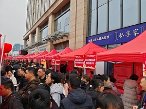 “百米小巷”人潮涌動！瑞方人力助力2025年武侯區(qū)春風行動專場招聘會“開門紅” 第3張