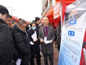 “百米小巷”人潮涌動！瑞方人力助力2025年武侯區(qū)春風行動專場招聘會“開門紅” 第4張