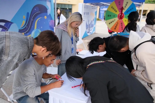 300家名企齊聚！瑞方人力助力吉利學(xué)院供需精準(zhǔn)匹配 第4張