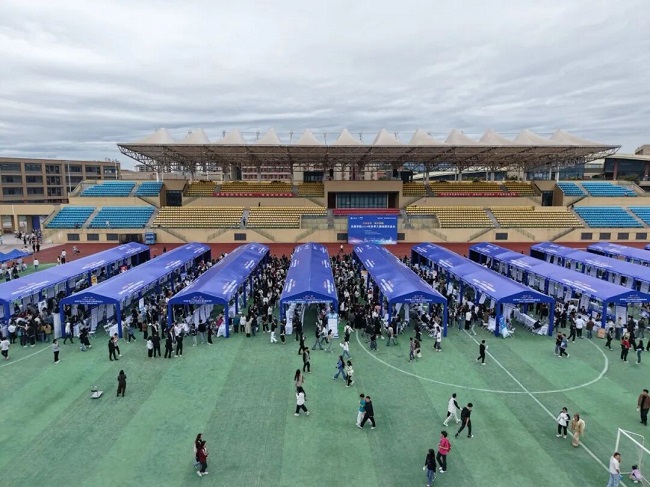 300家名企齊聚！瑞方人力助力吉利學(xué)院供需精準(zhǔn)匹配 第2張